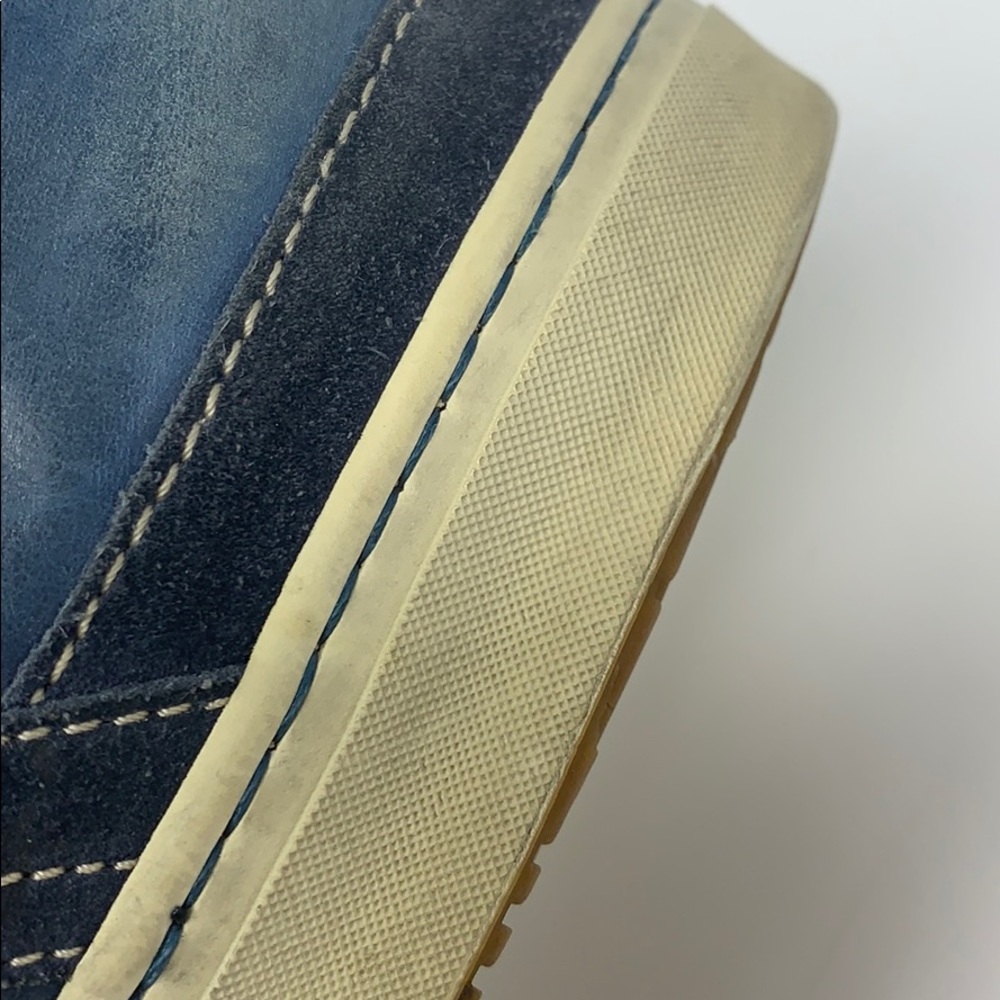 Italian deck shoes: stitching perfect; heel worn - Picture 12 of 13